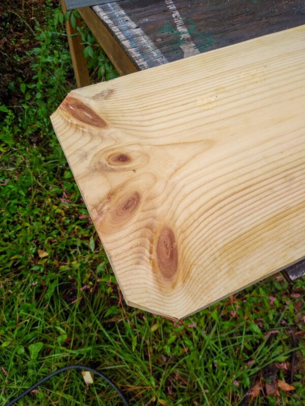 The pine wood board with corners removed to create a rounded look.